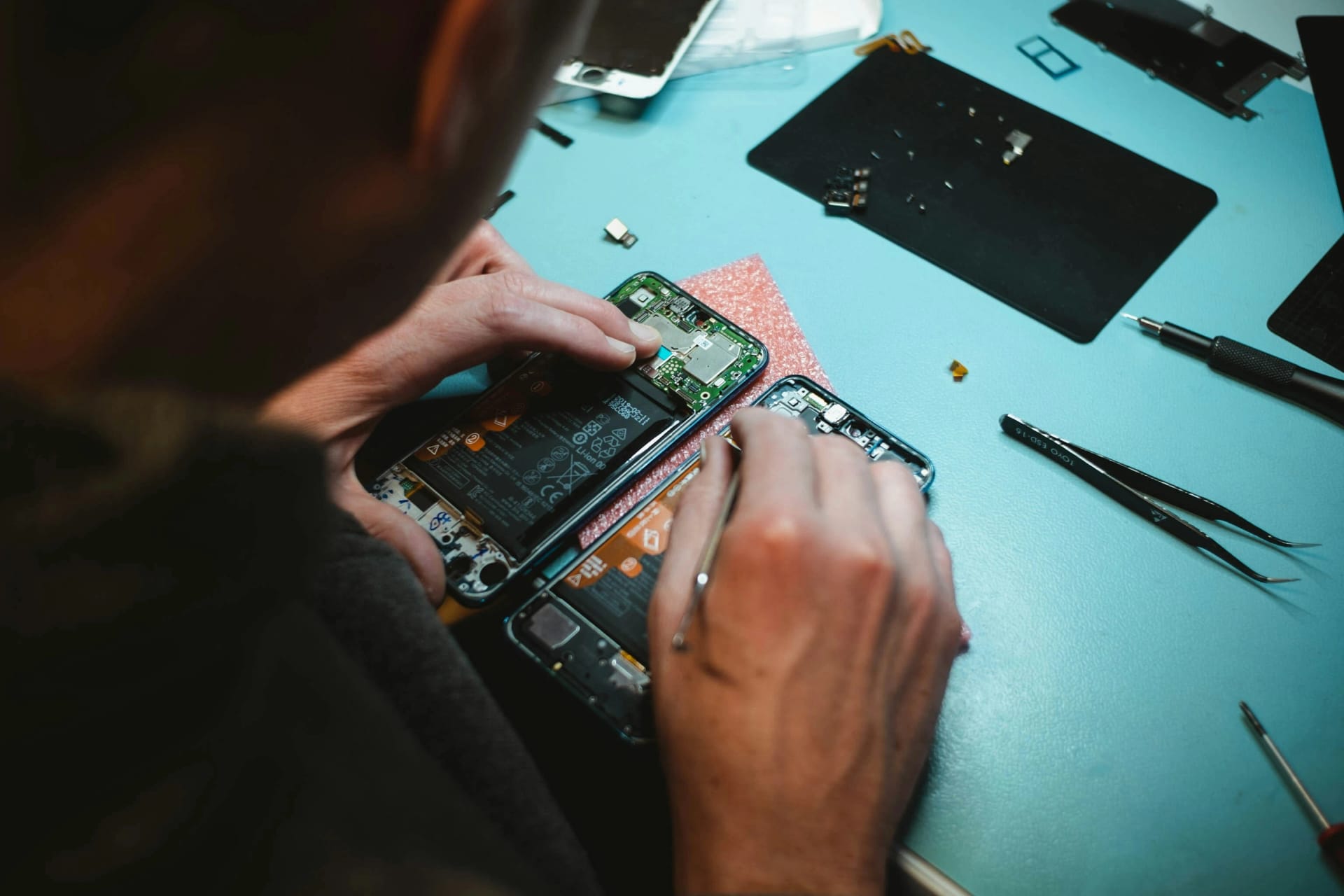 The Repair Academy - Emplois techniques dans la réparation électronique - Trouvez l'entreprise qui a du sens pour vous et qui cherche des talents engagés dans le secteur de l'électronique The Repair Academy - Emplois techniques dans la réparation électronique - Trouvez l'entreprise qui a du sens pour vous et qui cherche des talents engagés dans le secteur de l'électronique
